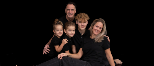 Gezinsfotograaf Noordwijk | Een ontspannen gezinsshoot met kinderen die helemaal zichzelf mogen zijn