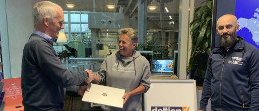 Deltion College doneert 25 laptops