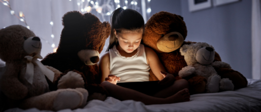 Vermijd stimulerende activiteiten en schermen voor bedtijd: waarom het essentieel is voor de slaap van je kindje