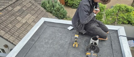 Lekkage bij zonnepanelen op bitumen dak? Dit moet u weten