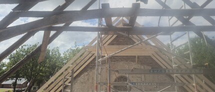 Schuin dakconstructie laten plaatsen of vervangen