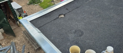 Lekkage Plat Dak: Oorzaken, Kosten & Professionele Oplossingen 2026