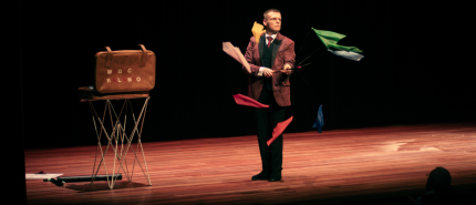 In welke provincies treedt goochelaar Flynn the Unfortunate op?