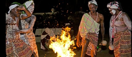 De Aisa speelt een uiterst belangrijke en cruciale rol in de Surinaamse winti-cultuur,