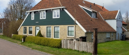 Should you hire a buying agent as an expat?