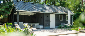 Houten schuur in de tuin? Pak het gerust wat luxer aan