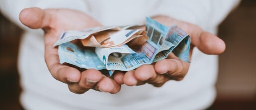 Waarom een aankoopmakelaar je geld oplevert – en geen geld kost