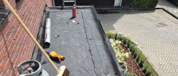 Bitumen Dakbedekking Laten Aanbrengen door een Dakdekker? Dit Moet Je Weten