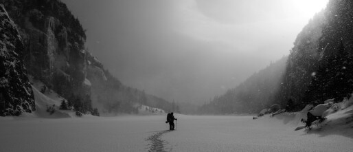 De charme van sneeuwschoenwandelen: stilte en avontuur in de Balkan