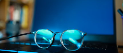 Wat is Blauw Licht? Wetenschap, Gezondheid en Invloed op Je Leven