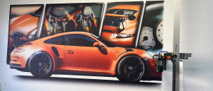 Muurprint geeft Porsche garage karakter