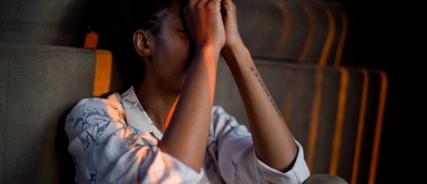 Pijn links onder je ribben: begrijp wat er gebeurt