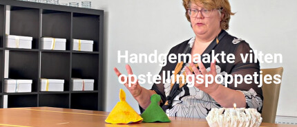 Handgemaakte vilten opstellingspoppetjes