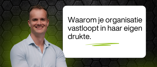 Waarom we elkaar vooral bezig houden – en hoe je als leider het verschil maakt door minder te doen