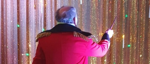 Van worsteling naar verwondering: Hoe een voormalig goochelaar zijn passie en hoop hervond bij Opas Circustheater