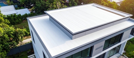 Plat dak onderhouden of vervangen? Advies & Tips