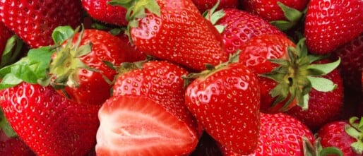 Aardbeien couli met citroenijs