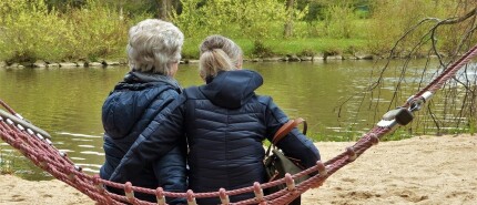 De overgang naar de menopauze: wat je lijf écht nodig heeft (en waarom je klachten normaal zijn)