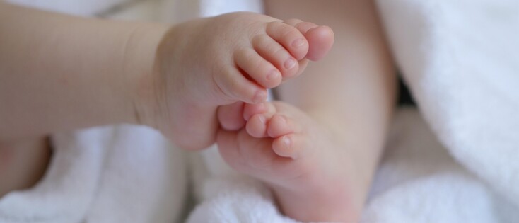 Je draagt, wiegt, voedt, troost je baby in slaap en bent absoluut tegen slaaptraining.
