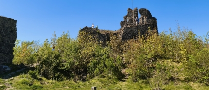 Burg Šumburk: die vergessene Ruine über dem Egertal, die Sie noch entdecken können