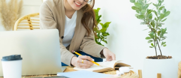 How to Price Training Programs for Businesses and Teams