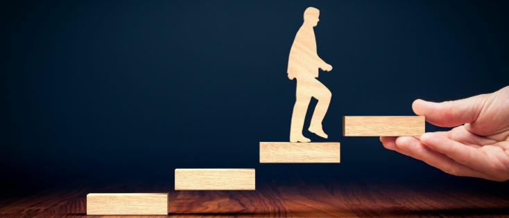 How Online Coaches Go Viral on TikTok (And Turn Views Into Paying Clients)