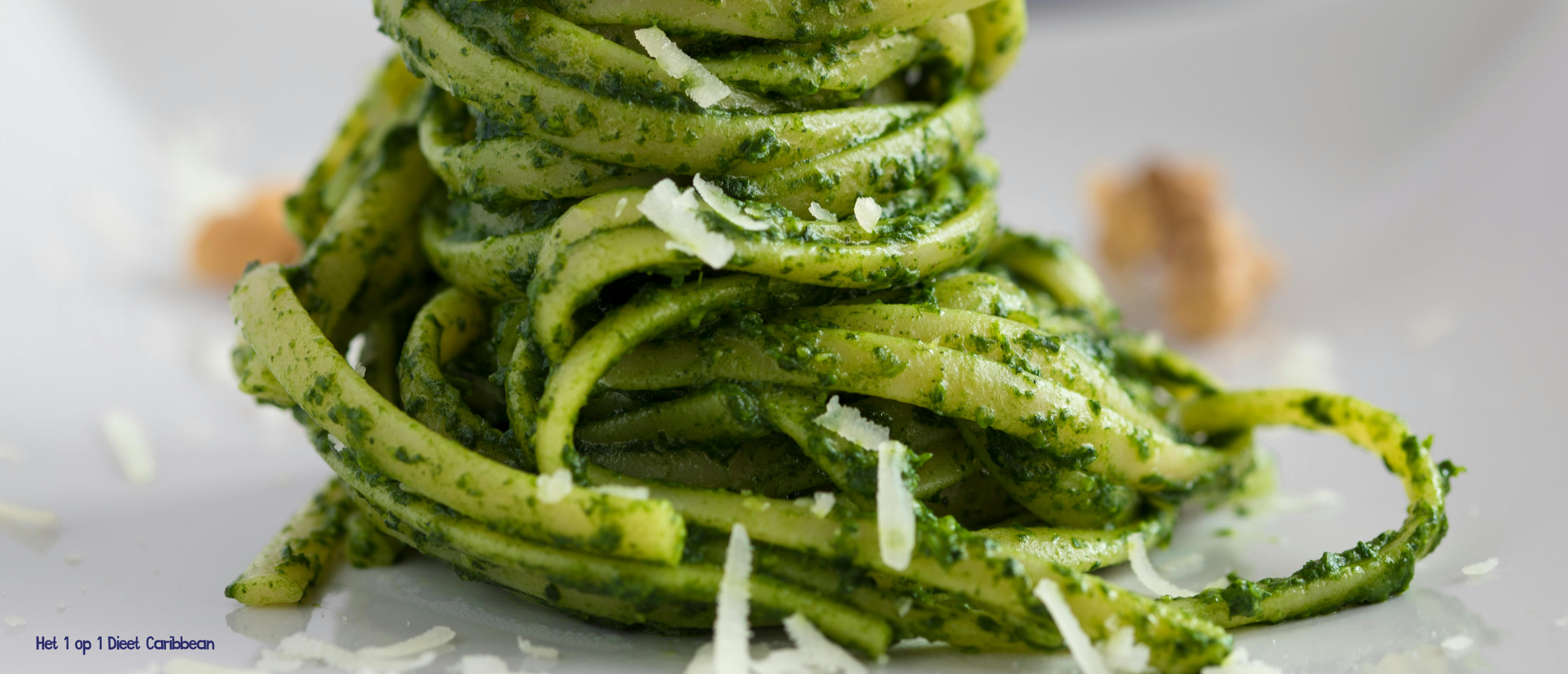 Courgetti met pesto en mozzarella