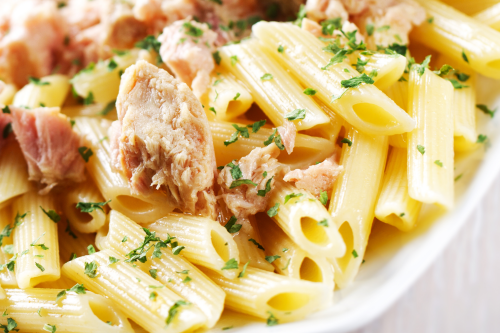 Recept met volkorenpenne, verse tonijn, courgette en cherrytomaat – geschikt voor Stap 6 van Het 1 op 1 Dieet