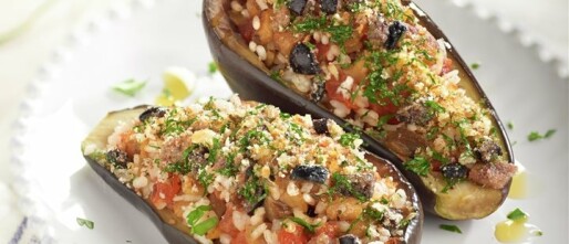 Gevulde aubergines met rijst, olijven en ansjovis (Berenjenas rellenas de arroz con aceitunas y anchoas)