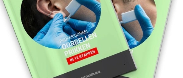 12 stappen voor het professioneel, veilig en hygiënisch prikken van oorbellen (met gebruik van het System75), zoals beschreven in de bronnen: