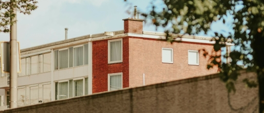 Wat is het verschil tussen een voorlopige koopovereenkomst en een leveringsakte?