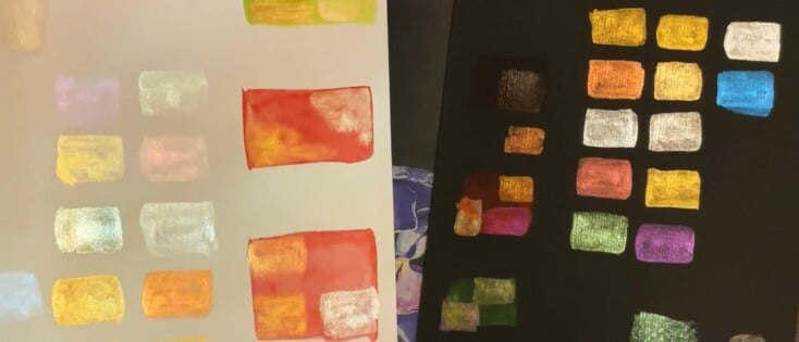 wat doe je met zwart aquarelpapier, metallic aquarelverf en neon gel pennen.