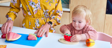 Van baby naar dreumes: wat verandert er tussen 1-2 jaar met eten?