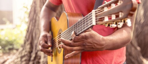 Wat doet gitaar spelen voor je gezondheid?