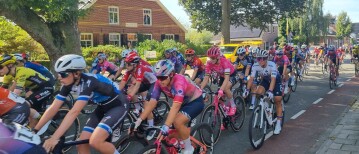 Een koersdag letterlijk voor de deur: Slotdag Simac Ladies Tour 2025