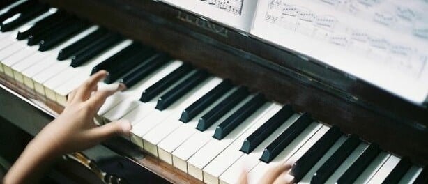 Eerste Stappen: Eenvoudige Liedjes voor Beginnende Pianisten