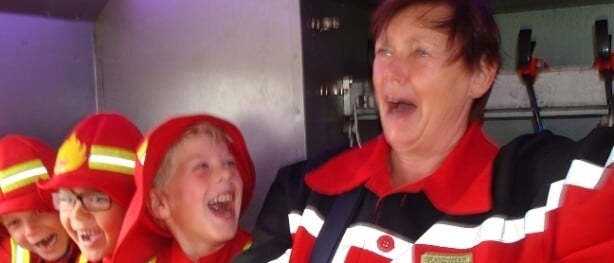 Wat kost een dagje Efteling in 2025? En waarom een kinderfeestje bij de brandweer véél leuker (en goedkoper!) is