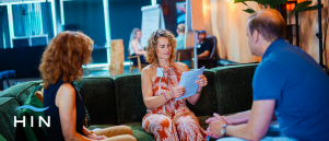 De grote hypnoseshow: Waarom jouw leven een herhaling is van Windows 95 (en hoe je de upgrade doet)