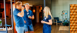 De sociale ladder illusie: Waarom je geprogrammeerd bent om te klimmen (en hoe je wakker wordt)