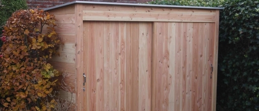 Wat kost een hardhouten tuinkast op maat? Dit bepaalt de prijs