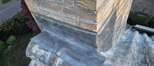 Schoorsteen renovatie inclusief grondige reiniging: van verweerd naar veilig en als nieuw