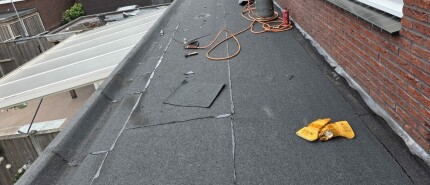 Hybrid Roofing: Bitumen + PV Folie voor Duurzame Energie en Optimale Dakbedekking