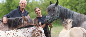 Waar paarden natuurlijk mogen opgroeien: Over een bijzondere plek en de nakomelingen van Nevada