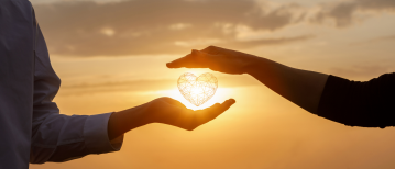 Hij herstelt door afstand, zij door verbinding: de oeroude reden achter de relatieproblemen van nu