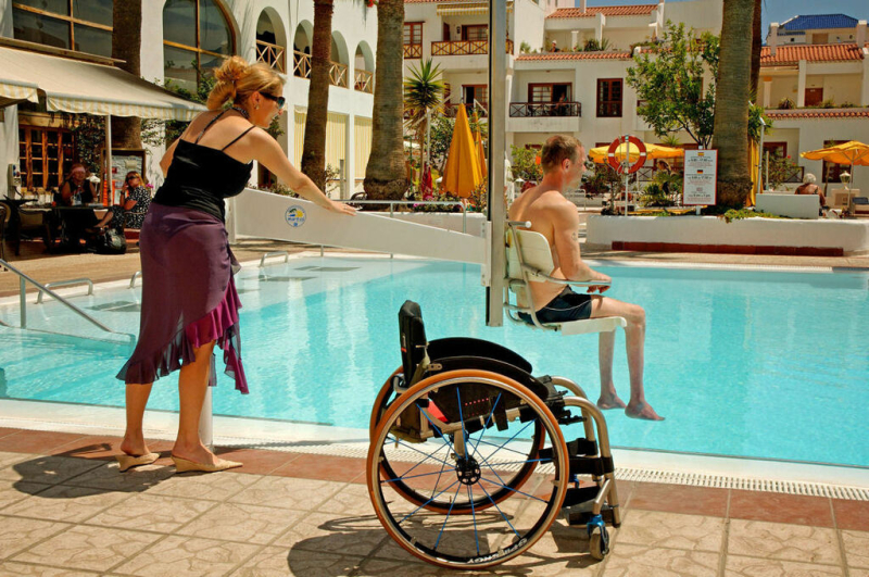 Als gehandicapte moet een vliegvakantie geen drempel zijn! Stichting Challenge Resorts & Travel verzorgt individuele aangepaste vakanties en groepsreizen op maat voor gehandicapte mensen. Bijvoorbeeld een vliegvakantie naar Tenerife!