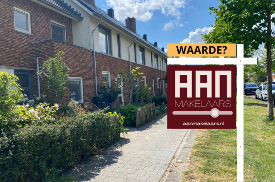 Rijtjeshuizen aan de Benthuislaan in Zwolle Stadshagen