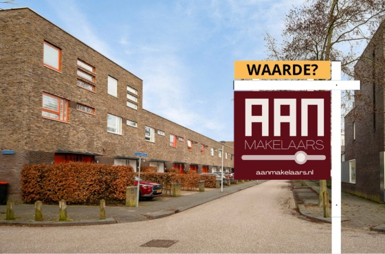 Straatbeeld van Sterrenkroos in Zwolle met hoekwoning en rijtjeswoningen in Stadshagen