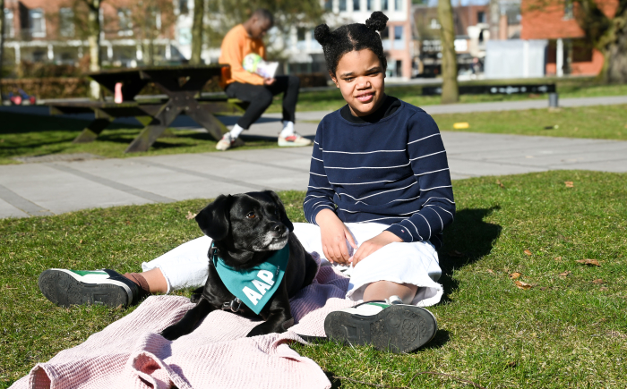 Enya en AAI-hond Nona