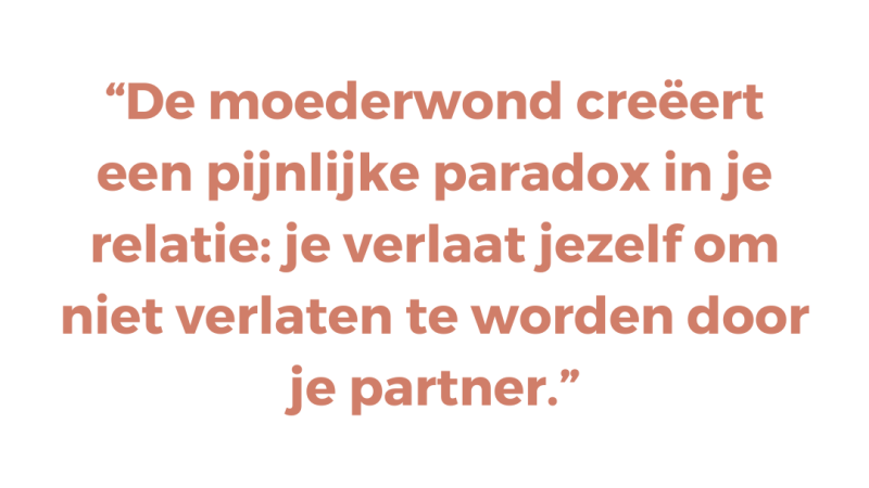 De moederwond creëert een pijnlijke paradox in je relatie: je verlaat jezelf om niet verlaten te worden door je partner
