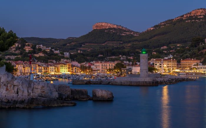 Cassis aan de Middellandse Zee in Frankrijk bij avond